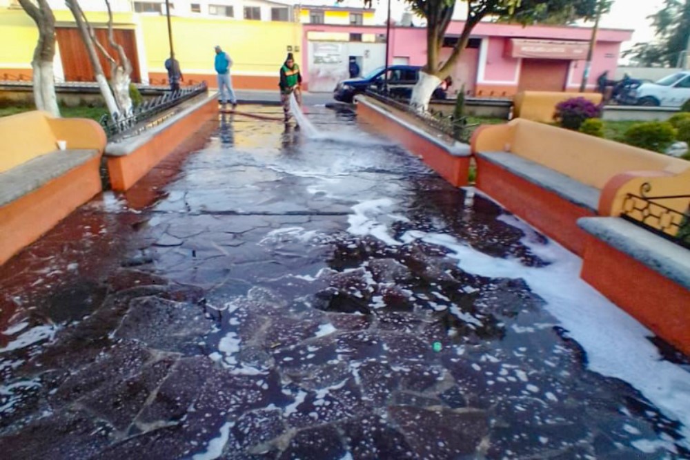 Realiza Ayuntamiento de Huamantla jornada de limpieza integral en la Plazuela de Jesús